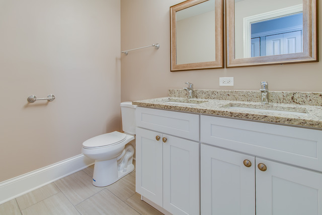 301 Bennett Ln, Des Plaines, IL 60016 photo 18