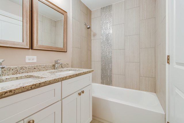 301 Bennett Ln, Des Plaines, IL 60016 photo 20