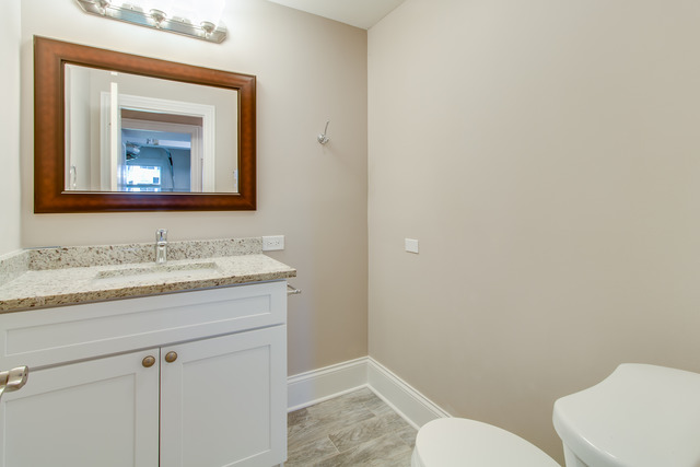 301 Bennett Ln, Des Plaines, IL 60016 photo 23