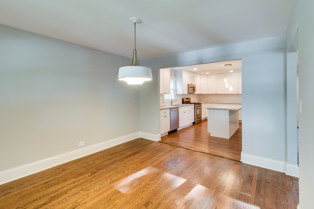 301 Bennett Ln, Des Plaines, IL 60016 photo 8