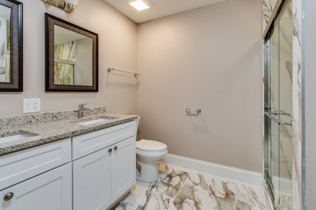 301 Bennett Ln, Des Plaines, IL 60016 photo 14