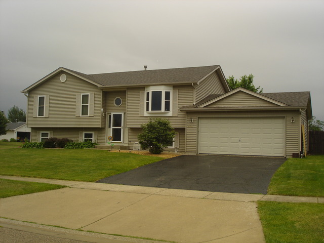 6001 Independence Ct, Mchenry, IL 60050 photo 1