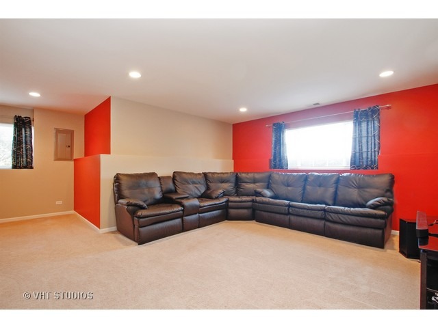 2010 Concord Dr, Mchenry, IL 60050 photo 7