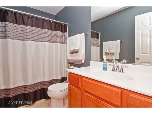 2010 Concord Dr, Mchenry, IL 60050 photo 11