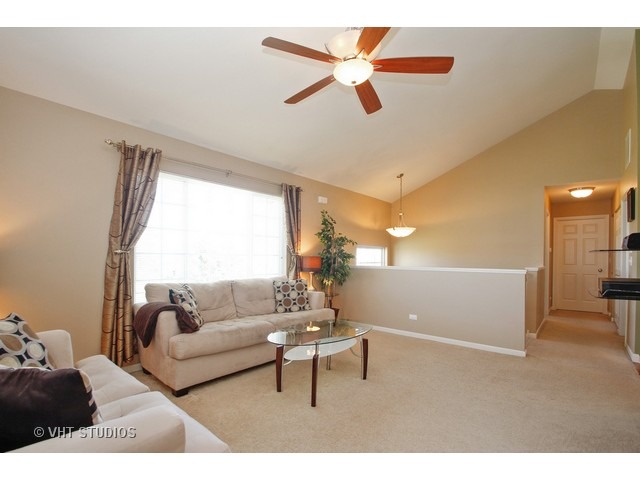 2010 Concord Dr, Mchenry, IL 60050 photo 3