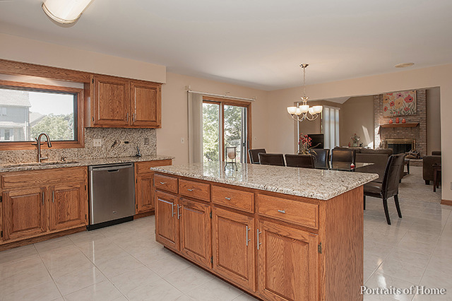 710 E Catalpa St, Addison, IL 60101 photo 3