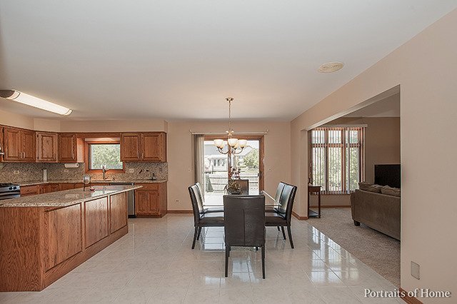 710 E Catalpa St, Addison, IL 60101 photo 5