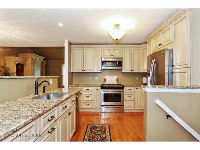 225 Mayfair Dr, Aurora, IL 60504 photo 6