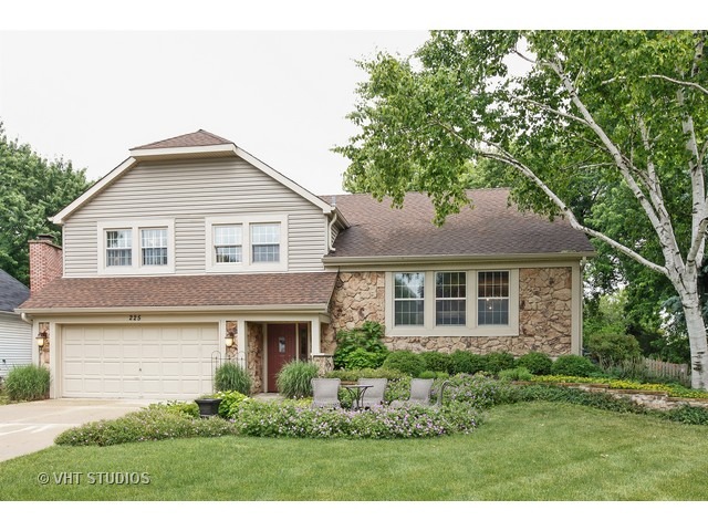 225 Mayfair Dr, Aurora, IL 60504 photo 1