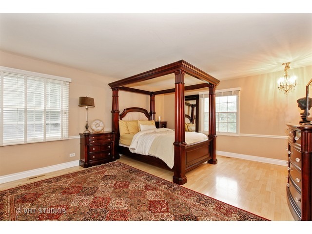 225 Mayfair Dr, Aurora, IL 60504 photo 14
