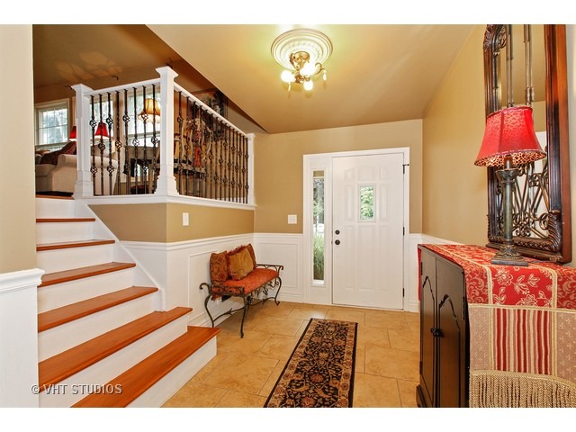 225 Mayfair Dr, Aurora, IL 60504 photo 3