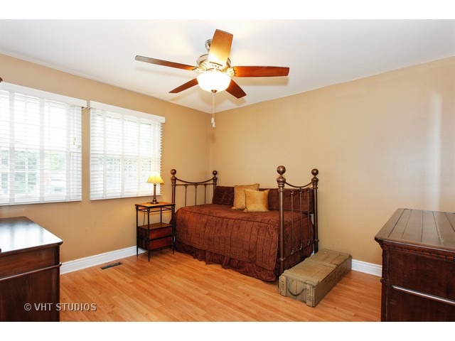 225 Mayfair Dr, Aurora, IL 60504 photo 17