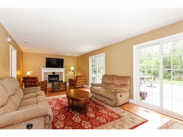 225 Mayfair Dr, Aurora, IL 60504 photo 11