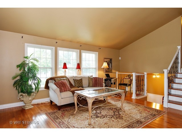 225 Mayfair Dr, Aurora, IL 60504 photo 5