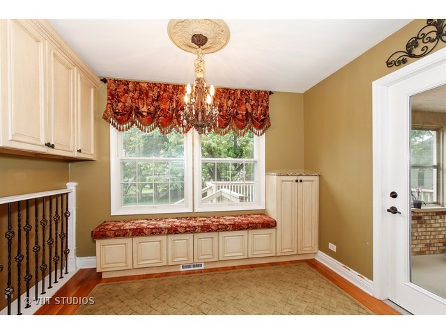 225 Mayfair Dr, Aurora, IL 60504 photo 9