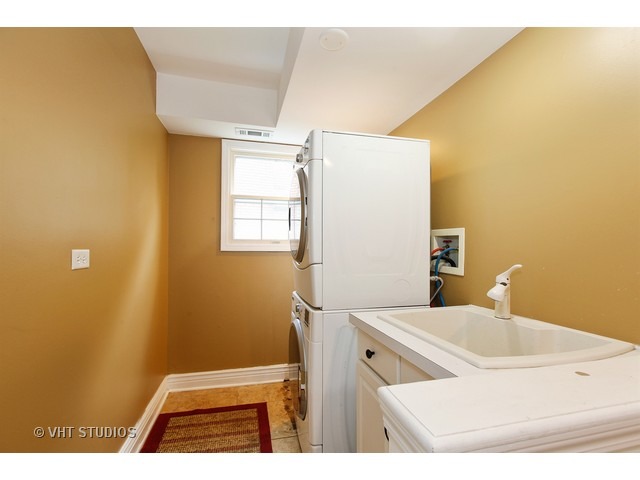 225 Mayfair Dr, Aurora, IL 60504 photo 22