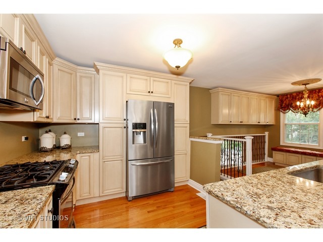 225 Mayfair Dr, Aurora, IL 60504 photo 7