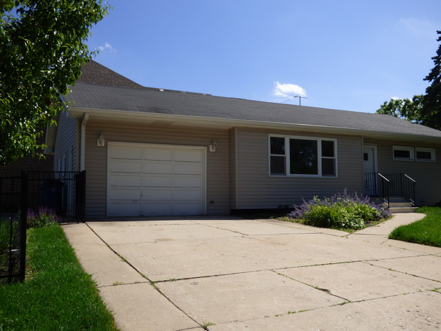 186 E Crestview Ave, Elmhurst, IL 60126 photo 2