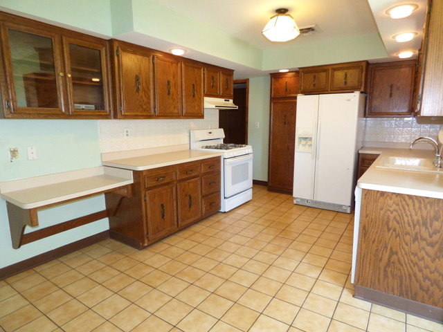 186 E Crestview Ave, Elmhurst, IL 60126 photo 3