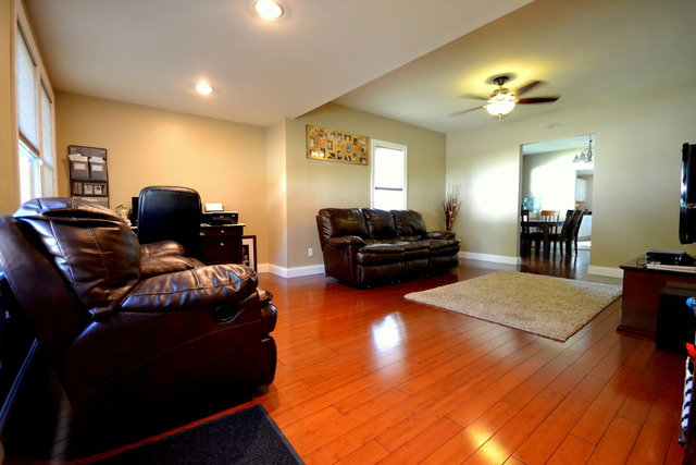 523 Cornell St, Ottawa, IL 61350 photo 3