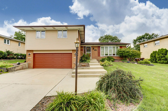 15412 Pine Dr, Oak Forest, IL 60452 photo 1