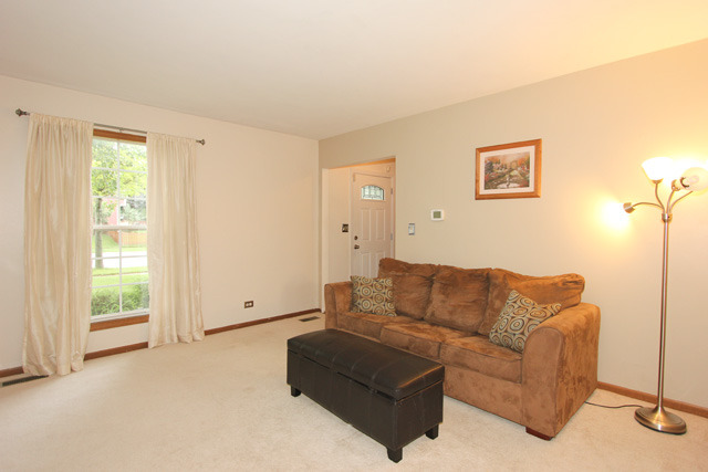 2605 Ridge Rd, Aurora, IL 60504 photo 4