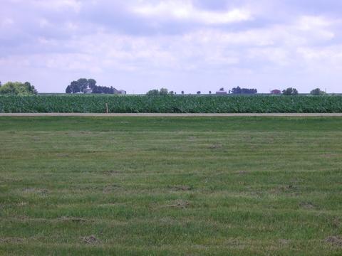 625627 Effie Dr, Earlville, IL 60518