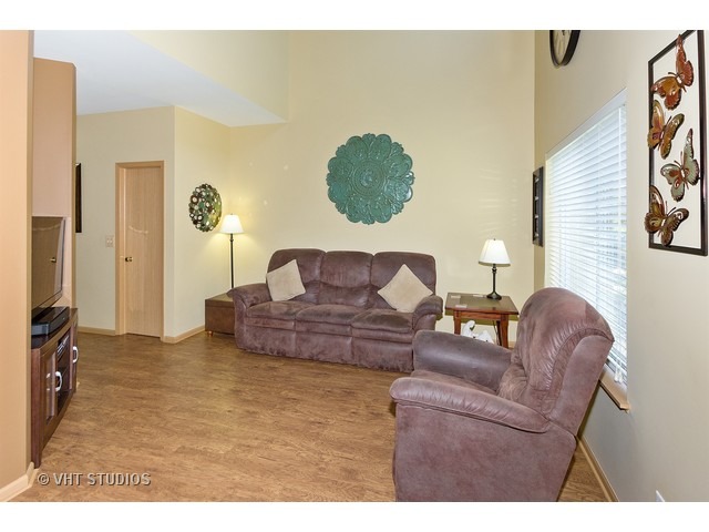 17588 Gilbert Dr, Lockport, IL 60441 photo 2