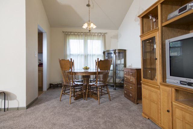 140 Joslyn Dr, Elgin, IL 60120 photo 3