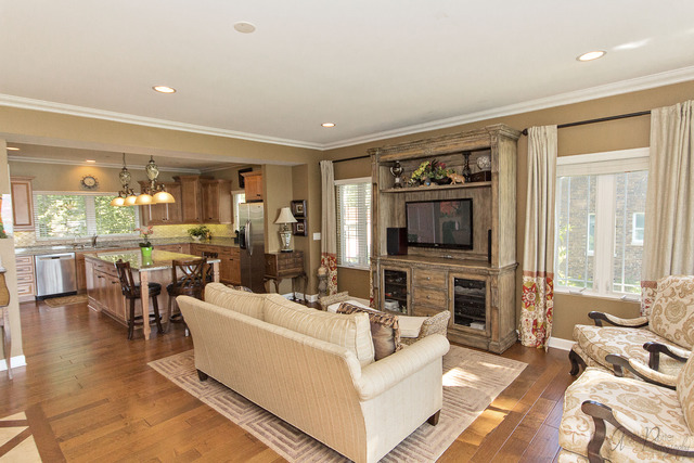 413 S Emerald Dr, Mchenry, IL 60051 photo 9