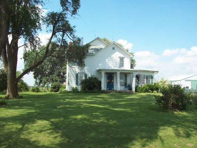 104 Baseline Rd, Walnut, IL 61376 photo 2