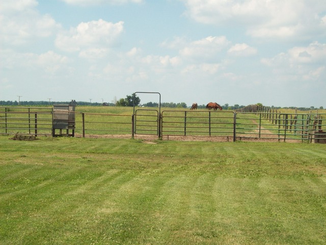 104 Baseline Rd, Walnut, IL 61376 photo 4