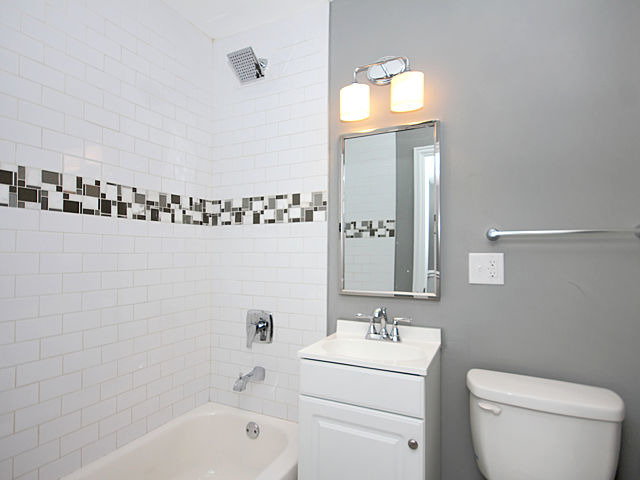 8439 S Essex Ave, Chicago, IL 60617 photo 11