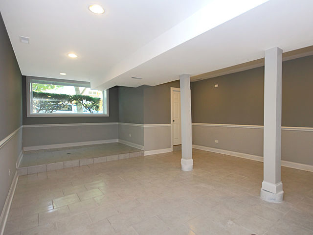 8439 S Essex Ave, Chicago, IL 60617 photo 12