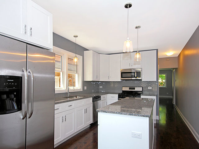 8439 S Essex Ave, Chicago, IL 60617 photo 5
