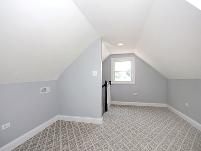8439 S Essex Ave, Chicago, IL 60617 photo 10