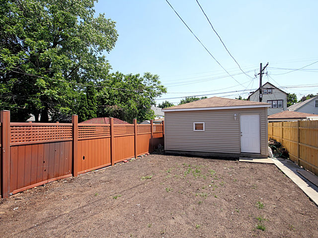 8439 S Essex Ave, Chicago, IL 60617 photo 13