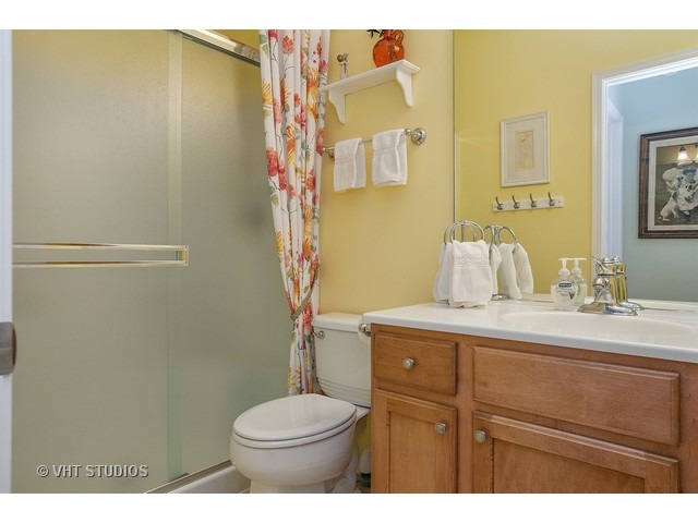 2820 Beacon Point Cir, Elgin, IL 60124 photo 9