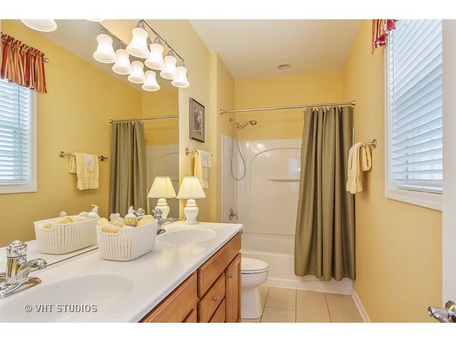 2820 Beacon Point Cir, Elgin, IL 60124 photo 7