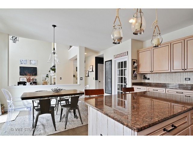 603 Eagle Brook Ln, Naperville, IL 60565 photo 5