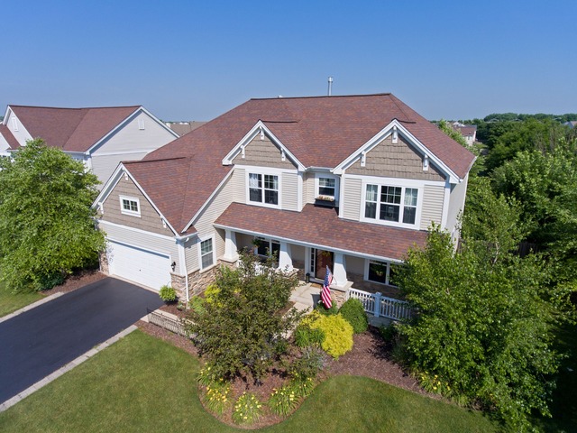 603 Eagle Brook Ln, Naperville, IL 60565 photo 2
