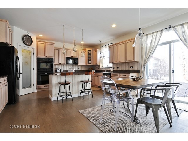 603 Eagle Brook Ln, Naperville, IL 60565 photo 7
