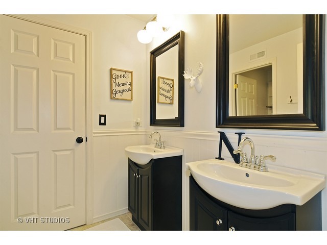 603 Eagle Brook Ln, Naperville, IL 60565 photo 17