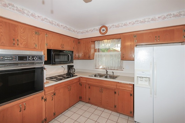 225 Amherst Ave, Des Plaines, IL 60016 photo 8
