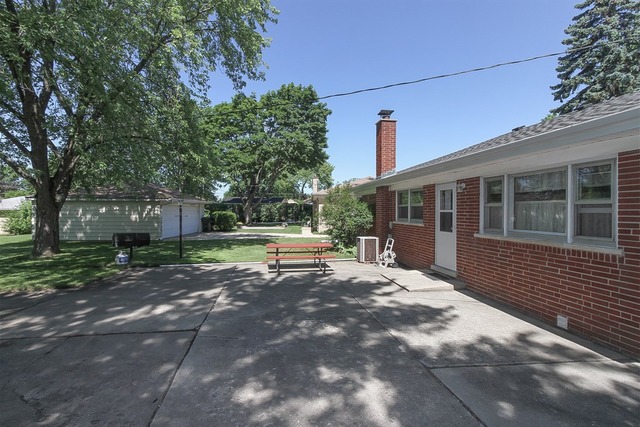 225 Amherst Ave, Des Plaines, IL 60016 photo 20
