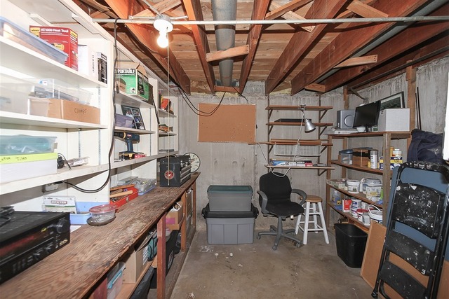 225 Amherst Ave, Des Plaines, IL 60016 photo 13