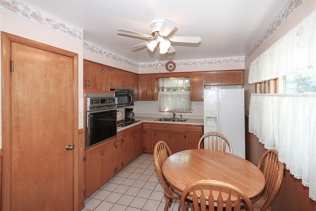 225 Amherst Ave, Des Plaines, IL 60016 photo 7