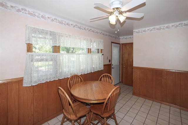 225 Amherst Ave, Des Plaines, IL 60016 photo 9