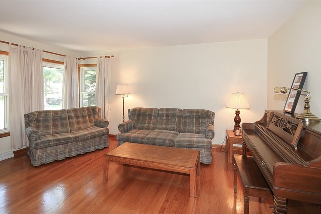 225 Amherst Ave, Des Plaines, IL 60016 photo 6