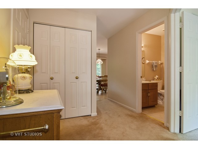 784 Red Oak Dr, Bartlett, IL 60103 photo 9